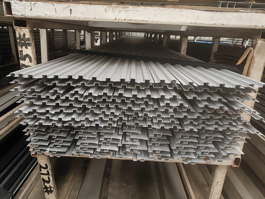 πάχος 6061 0.38mm σχεδιάγραμμα εξώθησης αργιλίου 6082 6063 για τις πόρτες και τα παράθυρα