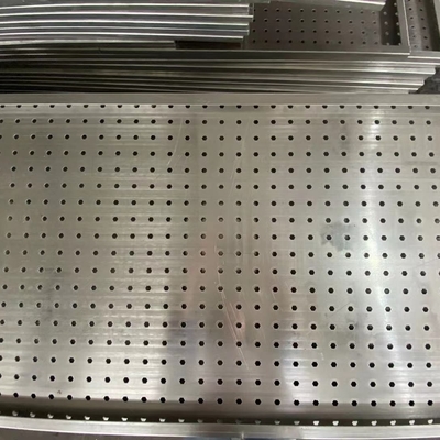 1.0mm πάχους γαλβανισμένο διακόσμηση φύλλο αλουμινίου πατέ τετραγωνικό αυλακωμένο τρύπα