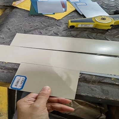 ντυμένη σπείρα χάλυβα 0.3mm Ral χρώμα για τους τοίχους και τα υλικά κατασκευής σκεπής