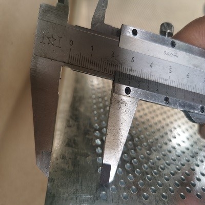0.2mm - 1mm γαλβανισμένο διατρυπημένο πιάτο πλέγματος μετάλλων για τη διακόσμηση